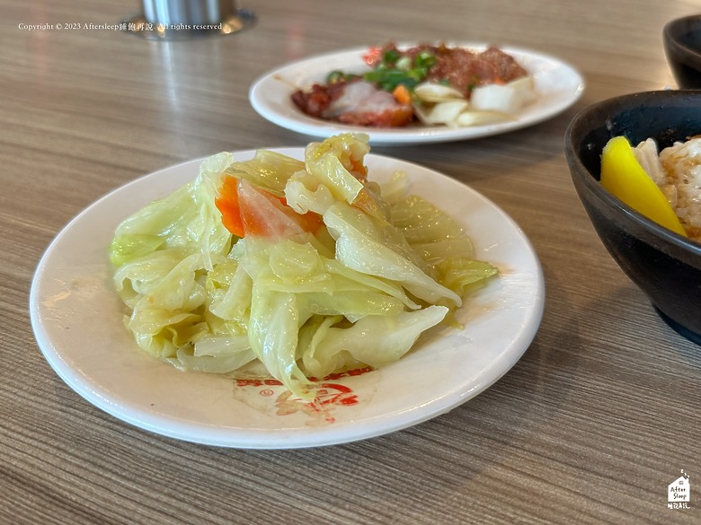 點我看大圖 嘉義東區|噴水雞肉飯(小雅旗艦店)_沒看過這麼大間的火雞肉飯店