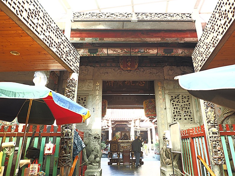 【小惡魔金龍踏春】鄞山寺(汀州會館)、龍山寺、清水巖、福佑宮、重建街、日本警官宿舍、滬尾小學校禮堂,附掛真理街阿給 — 淡水古蹟一日行旅 上半場