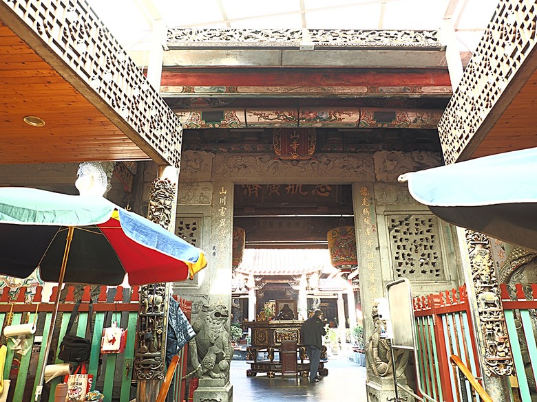 【小惡魔金龍踏春】鄞山寺(汀州會館)、龍山寺、清水巖、福佑宮、重建街、日本警官宿舍、滬尾小學校禮堂，附掛真理街阿給 — 淡水古蹟一日行旅 上半場