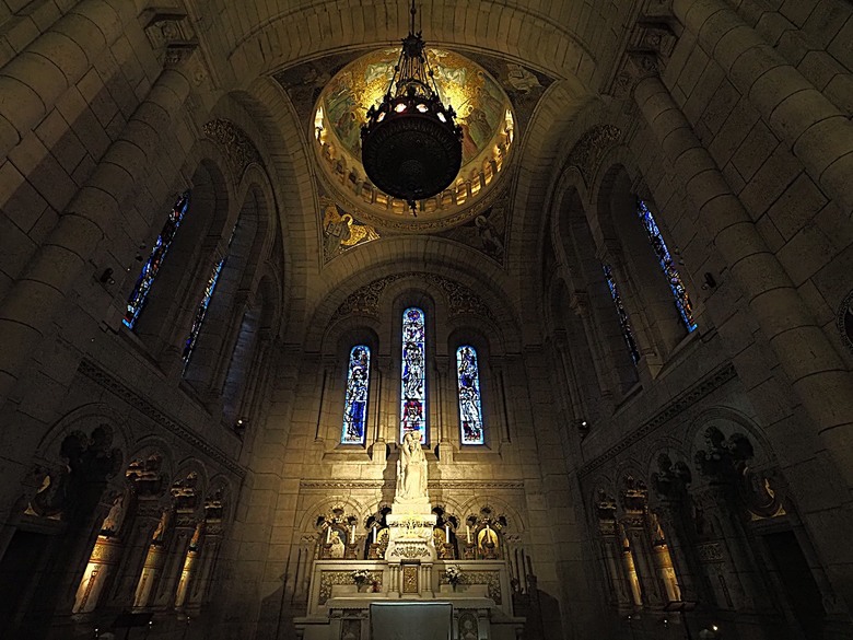 艾菲爾鐵塔(Tour Eiffel)、蒙馬特(Montmartre)、聖心堂(Basilique du Sacré-Cœur de Montmartre),外掛拉法葉百貨 巴黎奧斯曼旗艦店(Galeries Lafayette Haussmann)、莎瑪麗丹百貨(La Samaritaine) — 引領流行的時尚與藝術之都 — 2023年冬季歐洲行旅 第九部