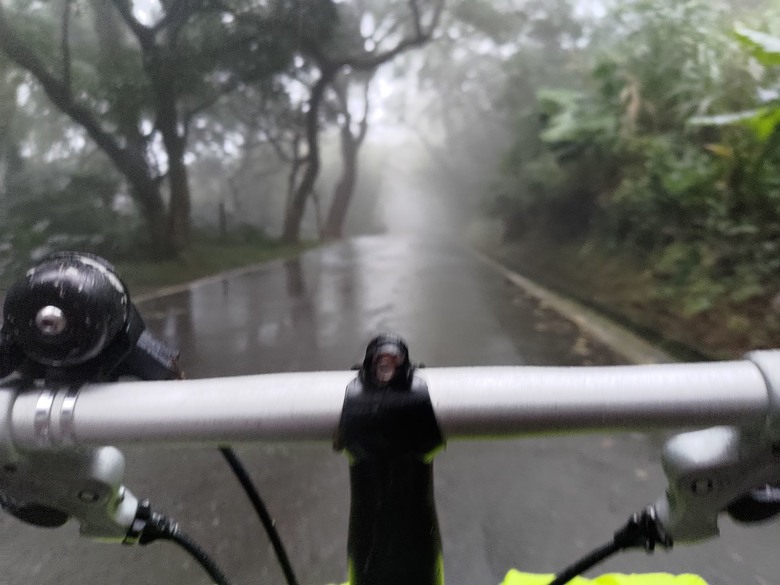 陽明山賞雪 | 車開不上去 | 騎小折可以