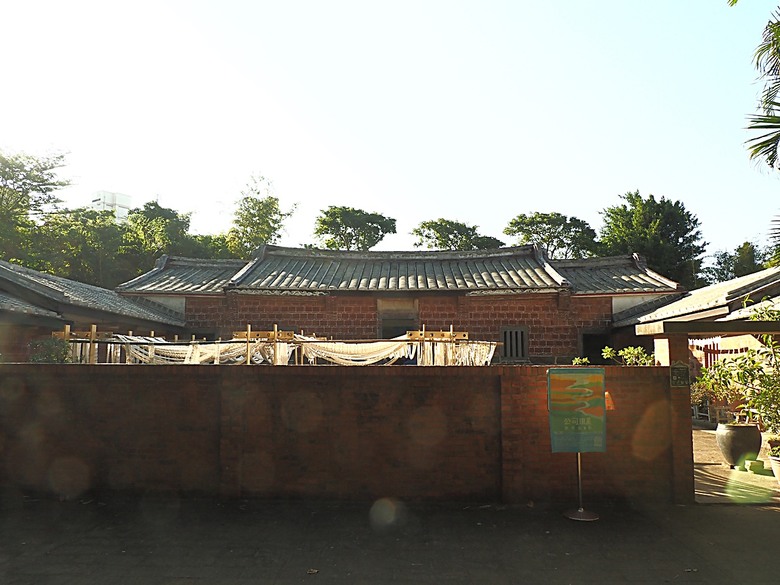 【小惡魔金龍踏春】 淡水街長多田榮吉故居、藝術工坊、德忌利士洋行、榕堤餐廳、淡水禮拜堂、滬尾偕醫館、公司田溪程氏古厝,附掛淡海輕軌搭乘紀錄 — 淡水古蹟一日行旅 下半場