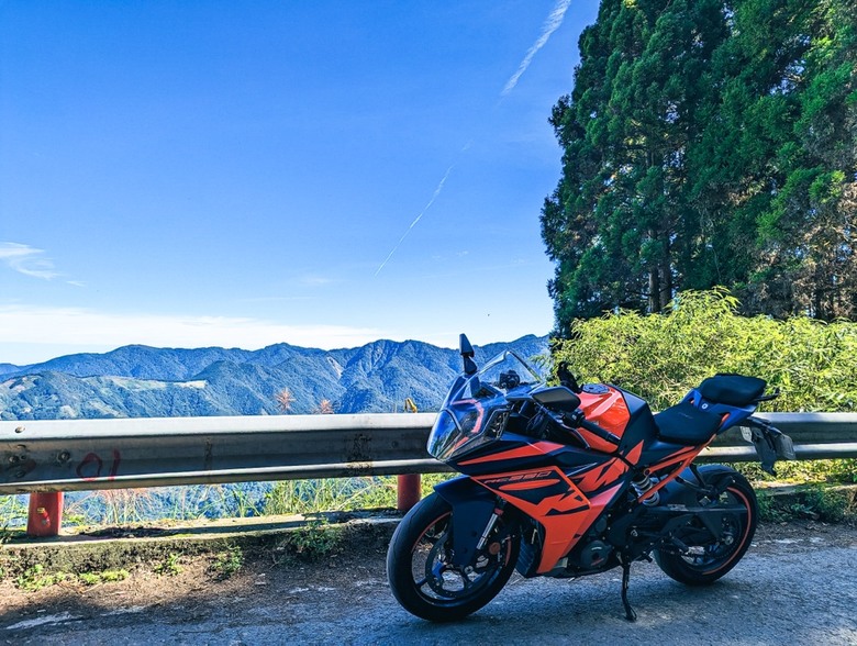 閒暇時，我最愛騎著RC390往山上獨跑