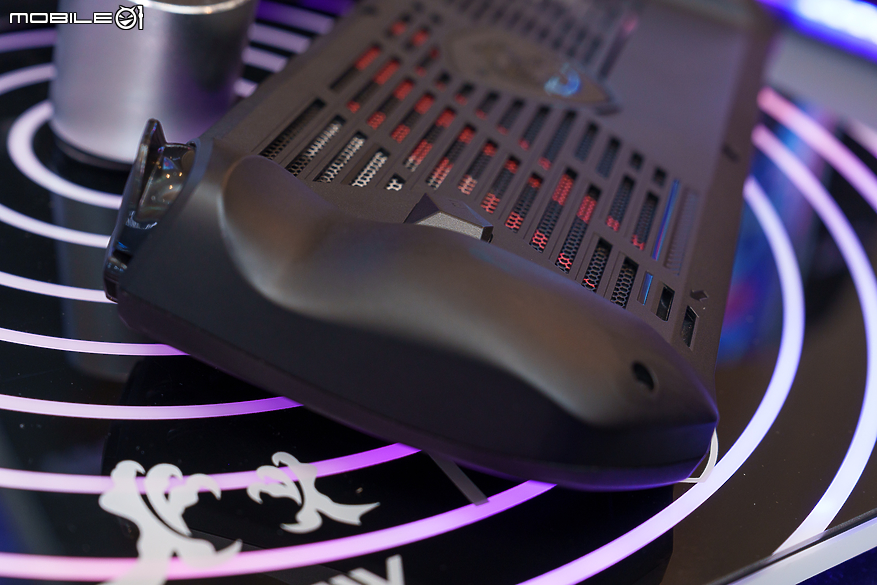 【CES2024】MSI CLAW 遊戲掌機動手玩 操作手感佳，效能與續航讓人期待！