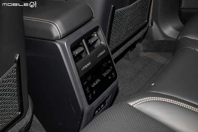 加入純電戰局，內外全面革新！Porsche Macan 大改款新加坡首發直擊！