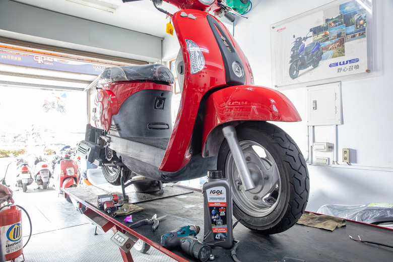 真油你的 ~ IGOL SCOOT PERFORMANCE 4T 機油，讓我的小機車更加古溜順暢！