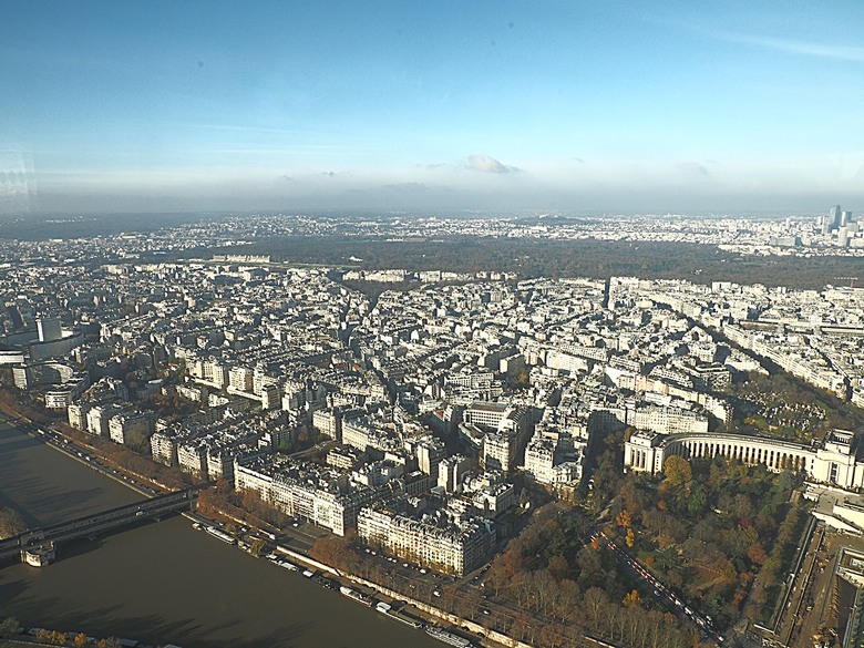 艾菲爾鐵塔(Tour Eiffel)、蒙馬特(Montmartre)、聖心堂(Basilique du Sacré-Cœur de Montmartre)，外掛拉法葉百貨 巴黎奧斯曼旗艦店(Galeries Lafayette Haussmann)、莎瑪麗丹百貨(La Samaritaine) — 引領流行的時尚與藝術之都 — 2023年冬季歐洲行旅 第九部