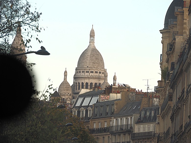 艾菲爾鐵塔(Tour Eiffel)、蒙馬特(Montmartre)、聖心堂(Basilique du Sacré-Cœur de Montmartre),外掛拉法葉百貨 巴黎奧斯曼旗艦店(Galeries Lafayette Haussmann)、莎瑪麗丹百貨(La Samaritaine) — 引領流行的時尚與藝術之都 — 2023年冬季歐洲行旅 第九部