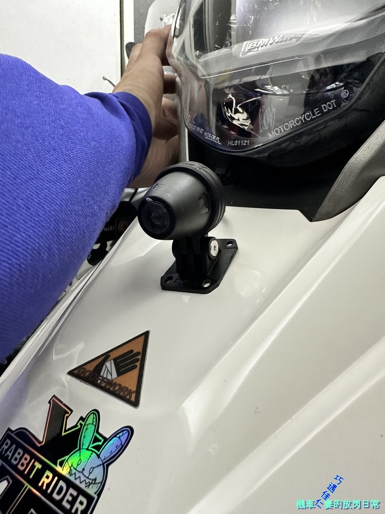 [車用部品] AKEEYO 安心教練 AIO-5 Lite 摩托車用 車機Carplay：行車紀錄器、測速提醒、BSD盲區監測、胎壓偵測