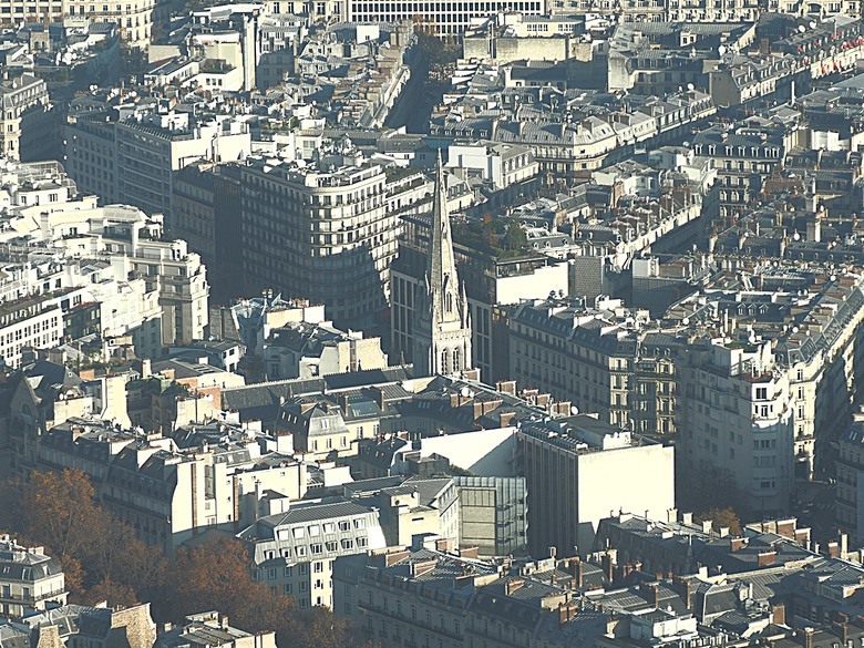 艾菲爾鐵塔(Tour Eiffel)、蒙馬特(Montmartre)、聖心堂(Basilique du Sacré-Cœur de Montmartre)，外掛拉法葉百貨 巴黎奧斯曼旗艦店(Galeries Lafayette Haussmann)、莎瑪麗丹百貨(La Samaritaine) — 引領流行的時尚與藝術之都 — 2023年冬季歐洲行旅 第九部