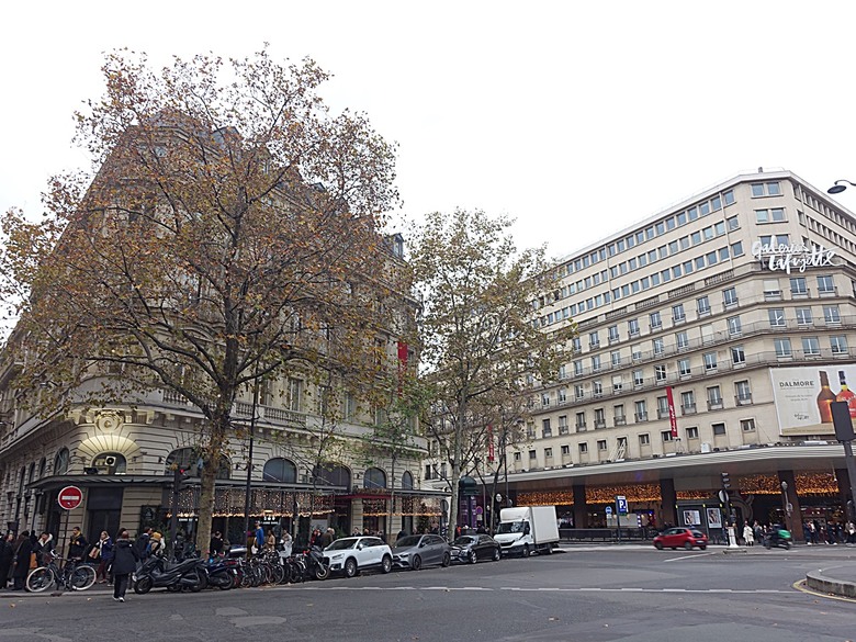 艾菲爾鐵塔(Tour Eiffel)、蒙馬特(Montmartre)、聖心堂(Basilique du Sacré-Cœur de Montmartre),外掛拉法葉百貨 巴黎奧斯曼旗艦店(Galeries Lafayette Haussmann)、莎瑪麗丹百貨(La Samaritaine) — 引領流行的時尚與藝術之都 — 2023年冬季歐洲行旅 第九部