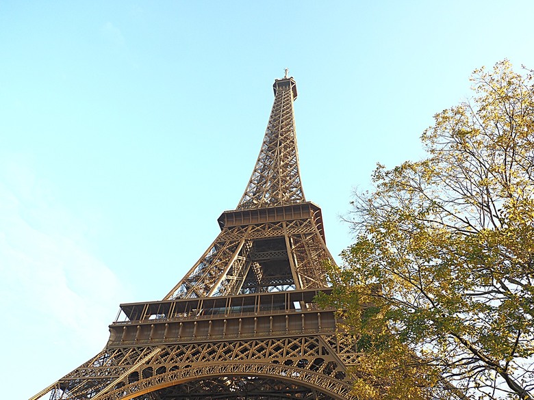 艾菲爾鐵塔(Tour Eiffel)、蒙馬特(Montmartre)、聖心堂(Basilique du Sacré-Cœur de Montmartre),外掛拉法葉百貨 巴黎奧斯曼旗艦店(Galeries Lafayette Haussmann)、莎瑪麗丹百貨(La Samaritaine) — 引領流行的時尚與藝術之都 — 2023年冬季歐洲行旅 第九部