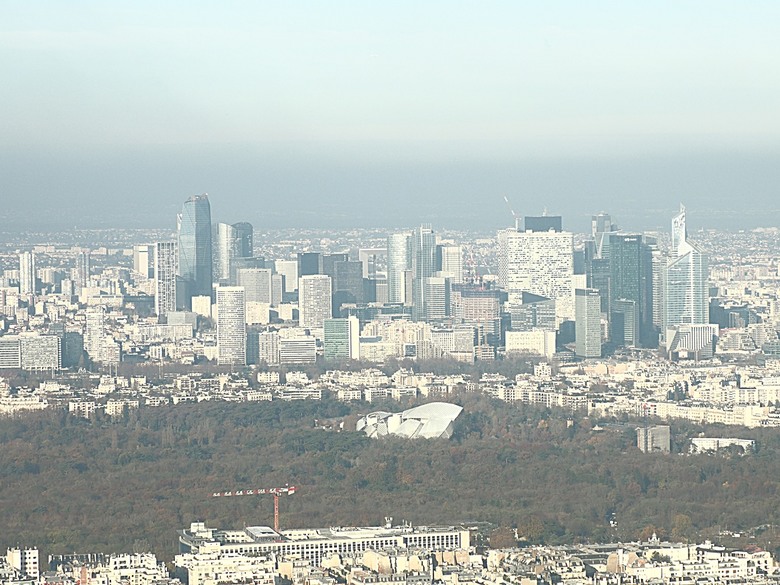 艾菲爾鐵塔(Tour Eiffel)、蒙馬特(Montmartre)、聖心堂(Basilique du Sacré-Cœur de Montmartre)，外掛拉法葉百貨 巴黎奧斯曼旗艦店(Galeries Lafayette Haussmann)、莎瑪麗丹百貨(La Samaritaine) — 引領流行的時尚與藝術之都 — 2023年冬季歐洲行旅 第九部