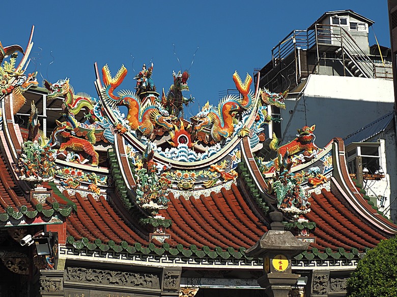 【小惡魔金龍踏春】鄞山寺(汀州會館)、龍山寺、清水巖、福佑宮、重建街、日本警官宿舍、滬尾小學校禮堂，附掛真理街阿給 — 淡水古蹟一日行旅 上半場