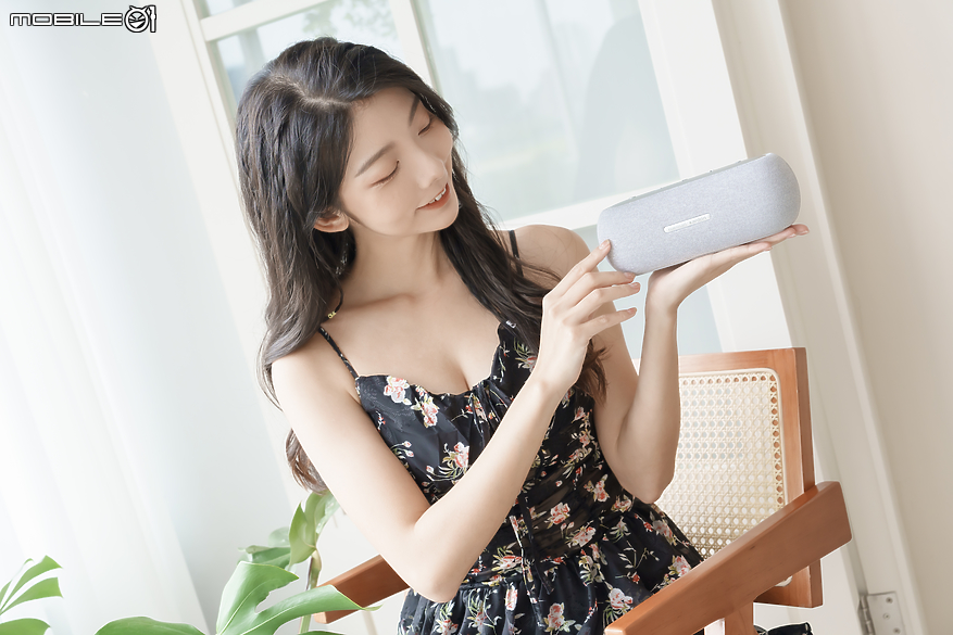 點我看大圖 Harman Kardon Luna 可攜式藍牙喇叭試聽|便攜、防水兼具大音量及優異音質