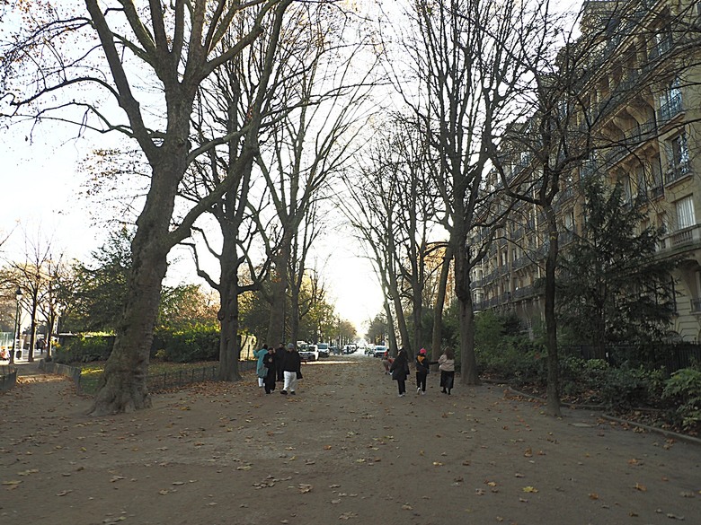 艾菲爾鐵塔(Tour Eiffel)、蒙馬特(Montmartre)、聖心堂(Basilique du Sacré-Cœur de Montmartre),外掛拉法葉百貨 巴黎奧斯曼旗艦店(Galeries Lafayette Haussmann)、莎瑪麗丹百貨(La Samaritaine) — 引領流行的時尚與藝術之都 — 2023年冬季歐洲行旅 第九部