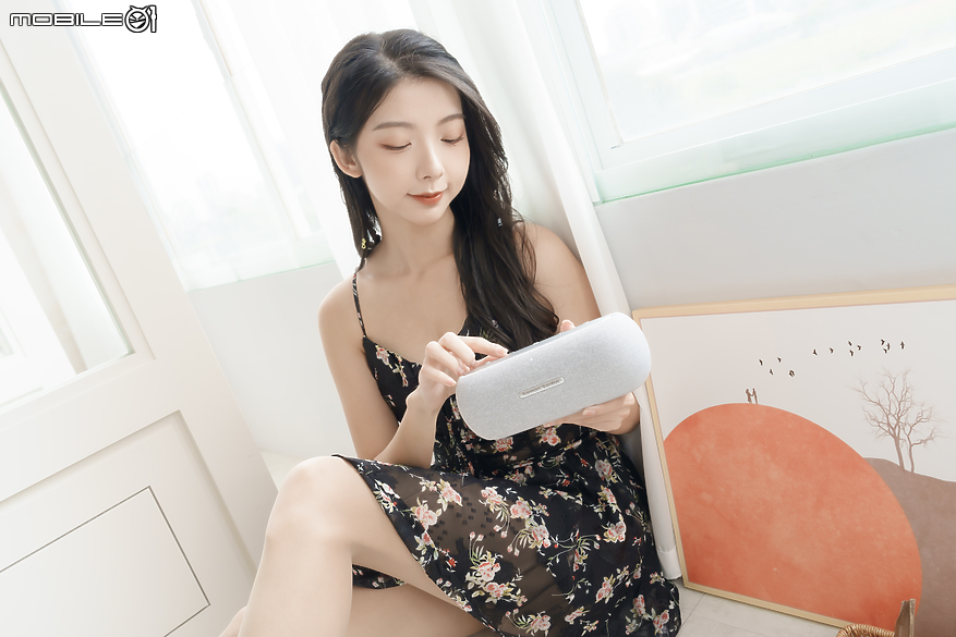 點我看大圖 Harman Kardon Luna 可攜式藍牙喇叭試聽|便攜、防水兼具大音量及優異音質
