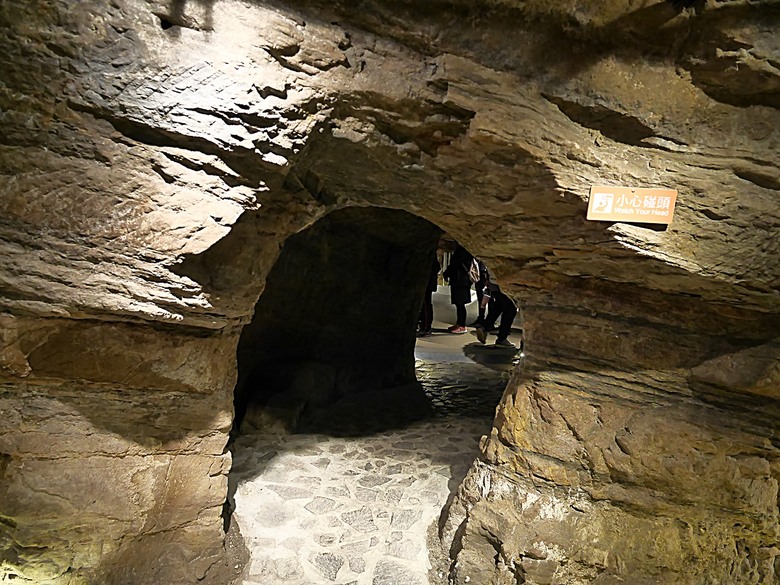 【小惡魔金龍踏春】基隆塔、遠見人文空間、主普壇、崆書店、信二防空洞，附掛仁愛市場漁人壽司 — 2023年底新開放基隆市區新景點