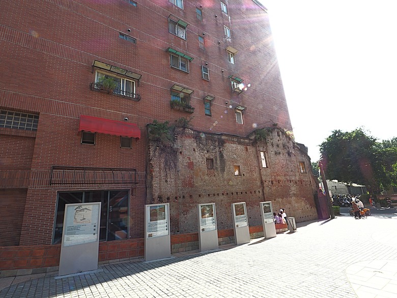 【小惡魔金龍踏春】 淡水街長多田榮吉故居、藝術工坊、德忌利士洋行、榕堤餐廳、淡水禮拜堂、滬尾偕醫館、公司田溪程氏古厝,附掛淡海輕軌搭乘紀錄 — 淡水古蹟一日行旅 下半場