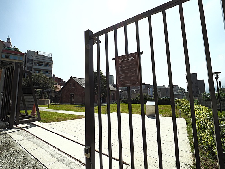 【小惡魔金龍踏春】鄞山寺(汀州會館)、龍山寺、清水巖、福佑宮、重建街、日本警官宿舍、滬尾小學校禮堂,附掛真理街阿給 — 淡水古蹟一日行旅 上半場