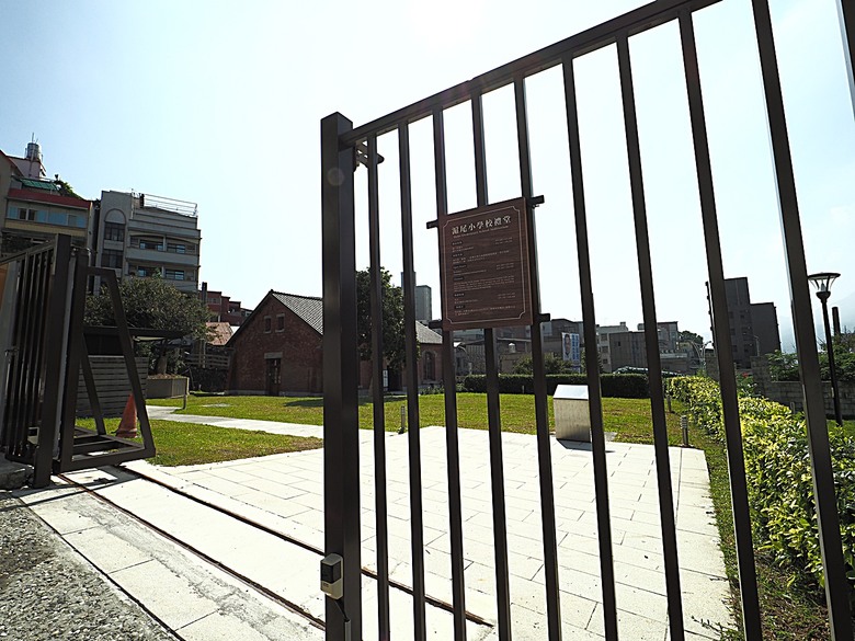 【小惡魔金龍踏春】鄞山寺(汀州會館)、龍山寺、清水巖、福佑宮、重建街、日本警官宿舍、滬尾小學校禮堂，附掛真理街阿給 — 淡水古蹟一日行旅 上半場