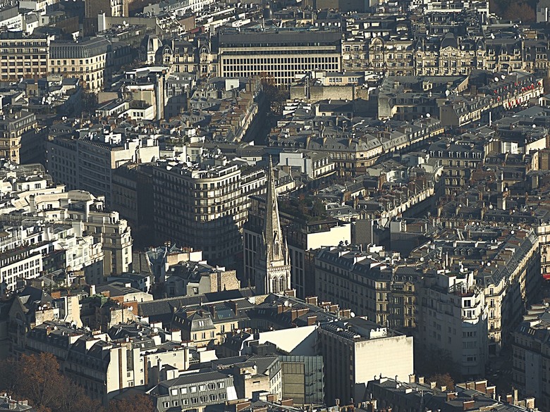 艾菲爾鐵塔(Tour Eiffel)、蒙馬特(Montmartre)、聖心堂(Basilique du Sacré-Cœur de Montmartre),外掛拉法葉百貨 巴黎奧斯曼旗艦店(Galeries Lafayette Haussmann)、莎瑪麗丹百貨(La Samaritaine) — 引領流行的時尚與藝術之都 — 2023年冬季歐洲行旅 第九部