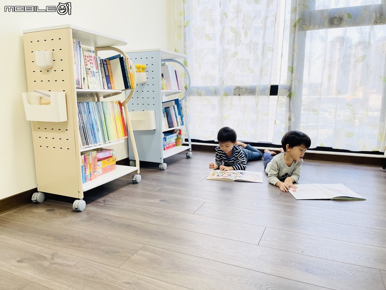 點我看大圖 開箱 日本林製作所 Rolling Go 遊走書櫃 專為兒童打造的行動書車 處處都能享受閱讀樂趣