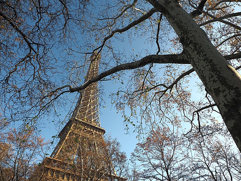 艾菲爾鐵塔(Tour Eiffel)、蒙馬特(Montmartre)、聖心堂(Basilique du Sacré-Cœur de Montmartre),外掛拉法葉百貨 巴黎奧斯曼旗艦店(Galeries Lafayette Haussmann)、莎瑪麗丹百貨(La Samaritaine) — 引領流行的時尚與藝術之都 — 2023年冬季歐洲行旅 第九部