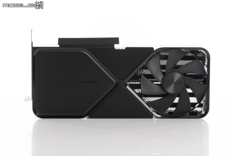 NVIDIA GeForce RTX 4080 Super FE 創始版顯示卡開箱實測 以黑化設計打造差異化升級感受