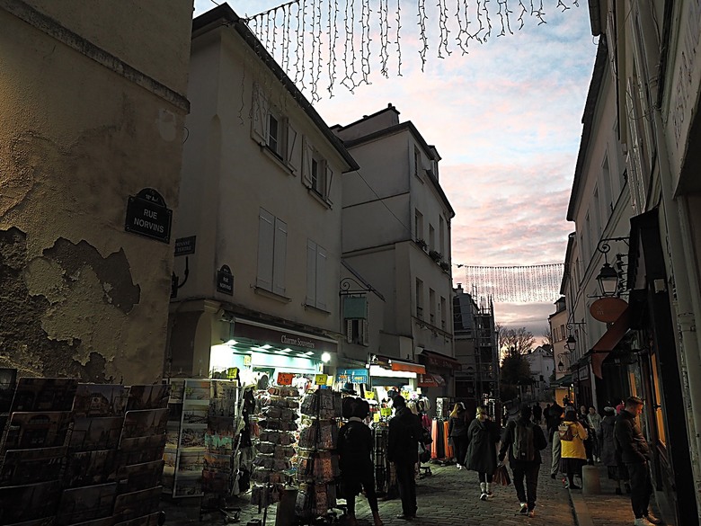 艾菲爾鐵塔(Tour Eiffel)、蒙馬特(Montmartre)、聖心堂(Basilique du Sacré-Cœur de Montmartre),外掛拉法葉百貨 巴黎奧斯曼旗艦店(Galeries Lafayette Haussmann)、莎瑪麗丹百貨(La Samaritaine) — 引領流行的時尚與藝術之都 — 2023年冬季歐洲行旅 第九部