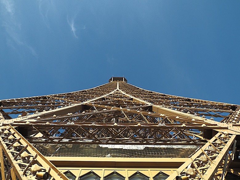 艾菲爾鐵塔(Tour Eiffel)、蒙馬特(Montmartre)、聖心堂(Basilique du Sacré-Cœur de Montmartre),外掛拉法葉百貨 巴黎奧斯曼旗艦店(Galeries Lafayette Haussmann)、莎瑪麗丹百貨(La Samaritaine) — 引領流行的時尚與藝術之都 — 2023年冬季歐洲行旅 第九部