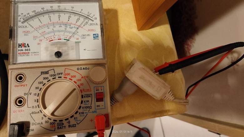 請問單電燈關關裡的這條是什麼線?
