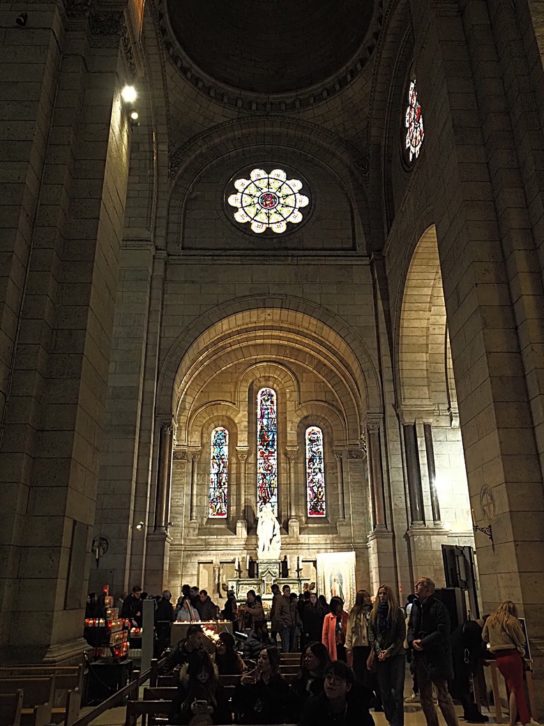 艾菲爾鐵塔(Tour Eiffel)、蒙馬特(Montmartre)、聖心堂(Basilique du Sacré-Cœur de Montmartre),外掛拉法葉百貨 巴黎奧斯曼旗艦店(Galeries Lafayette Haussmann)、莎瑪麗丹百貨(La Samaritaine) — 引領流行的時尚與藝術之都 — 2023年冬季歐洲行旅 第九部