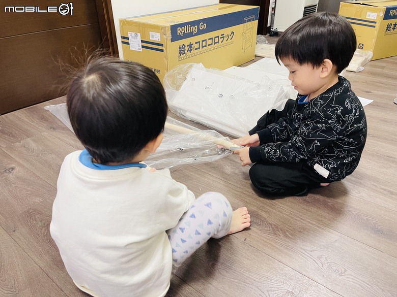 點我看大圖 開箱 日本林製作所 Rolling Go 遊走書櫃 專為兒童打造的行動書車 處處都能享受閱讀樂趣