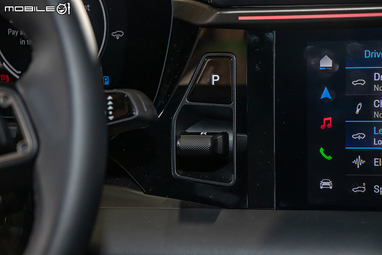 加入純電戰局，內外全面革新！Porsche Macan 大改款新加坡首發直擊！