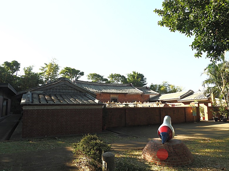 【小惡魔金龍踏春】 淡水街長多田榮吉故居、藝術工坊、德忌利士洋行、榕堤餐廳、淡水禮拜堂、滬尾偕醫館、公司田溪程氏古厝,附掛淡海輕軌搭乘紀錄 — 淡水古蹟一日行旅 下半場