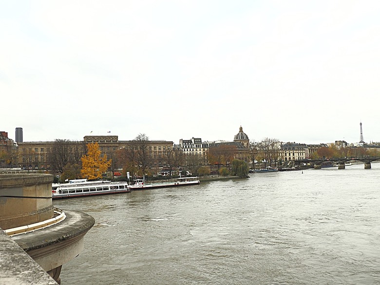 艾菲爾鐵塔(Tour Eiffel)、蒙馬特(Montmartre)、聖心堂(Basilique du Sacré-Cœur de Montmartre),外掛拉法葉百貨 巴黎奧斯曼旗艦店(Galeries Lafayette Haussmann)、莎瑪麗丹百貨(La Samaritaine) — 引領流行的時尚與藝術之都 — 2023年冬季歐洲行旅 第九部