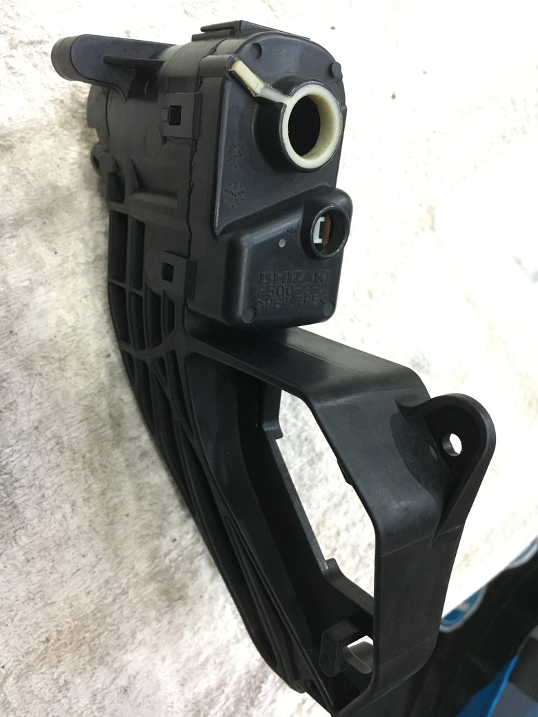 2016 Mazda 3 更換後視鏡摺疊電機