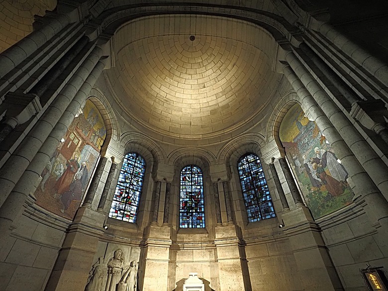 艾菲爾鐵塔(Tour Eiffel)、蒙馬特(Montmartre)、聖心堂(Basilique du Sacré-Cœur de Montmartre),外掛拉法葉百貨 巴黎奧斯曼旗艦店(Galeries Lafayette Haussmann)、莎瑪麗丹百貨(La Samaritaine) — 引領流行的時尚與藝術之都 — 2023年冬季歐洲行旅 第九部
