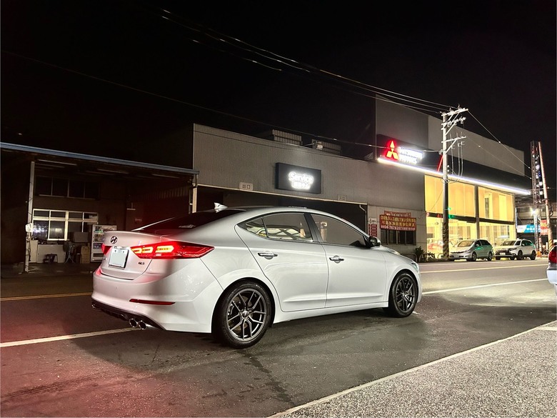 Hyundai Elantra 換新鞋