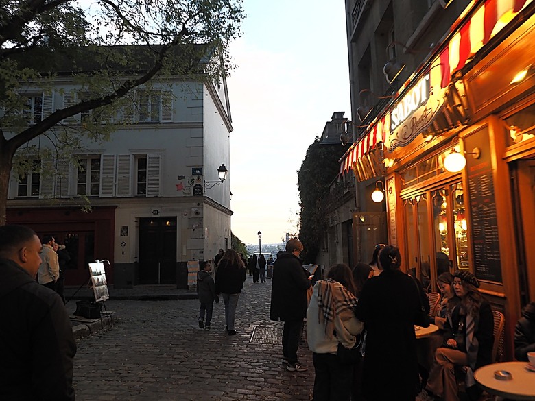 艾菲爾鐵塔(Tour Eiffel)、蒙馬特(Montmartre)、聖心堂(Basilique du Sacré-Cœur de Montmartre),外掛拉法葉百貨 巴黎奧斯曼旗艦店(Galeries Lafayette Haussmann)、莎瑪麗丹百貨(La Samaritaine) — 引領流行的時尚與藝術之都 — 2023年冬季歐洲行旅 第九部