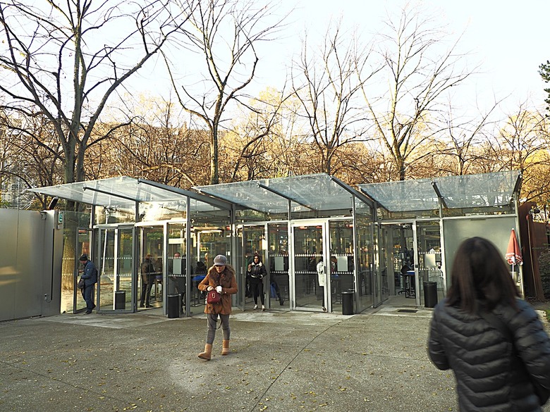 艾菲爾鐵塔(Tour Eiffel)、蒙馬特(Montmartre)、聖心堂(Basilique du Sacré-Cœur de Montmartre),外掛拉法葉百貨 巴黎奧斯曼旗艦店(Galeries Lafayette Haussmann)、莎瑪麗丹百貨(La Samaritaine) — 引領流行的時尚與藝術之都 — 2023年冬季歐洲行旅 第九部
