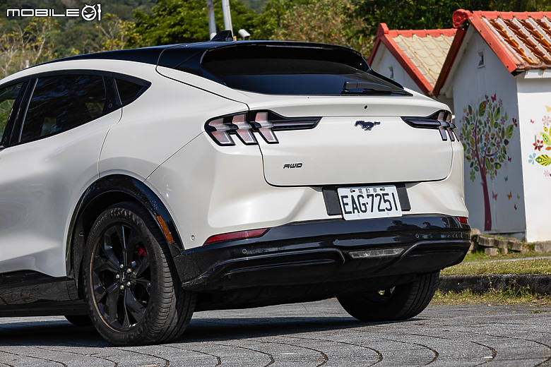 美系中型《電動休旅》比拼｜Ford Mustang Mach-E x Tesla Model Y