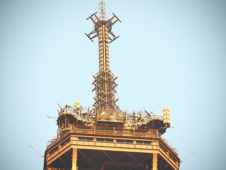 艾菲爾鐵塔(Tour Eiffel)、蒙馬特(Montmartre)、聖心堂(Basilique du Sacré-Cœur de Montmartre),外掛拉法葉百貨 巴黎奧斯曼旗艦店(Galeries Lafayette Haussmann)、莎瑪麗丹百貨(La Samaritaine) — 引領流行的時尚與藝術之都 — 2023年冬季歐洲行旅 第九部