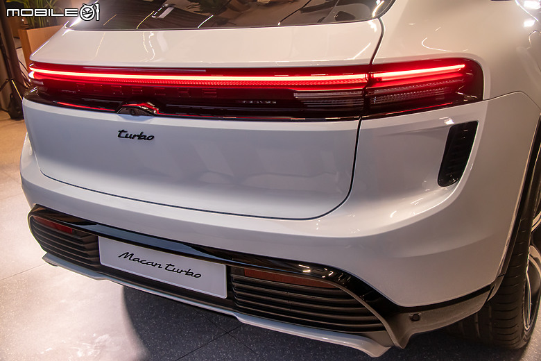 加入純電戰局,內外全面革新!Porsche Macan 大改款新加坡首發直擊!
