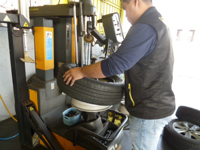 10.5代Corolla Altis更換固特異Assurance MaxGuard輪胎心得分享