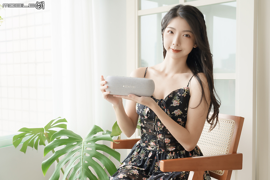 點我看大圖 Harman Kardon Luna 可攜式藍牙喇叭試聽|便攜、防水兼具大音量及優異音質