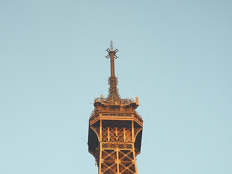 艾菲爾鐵塔(Tour Eiffel)、蒙馬特(Montmartre)、聖心堂(Basilique du Sacré-Cœur de Montmartre),外掛拉法葉百貨 巴黎奧斯曼旗艦店(Galeries Lafayette Haussmann)、莎瑪麗丹百貨(La Samaritaine) — 引領流行的時尚與藝術之都 — 2023年冬季歐洲行旅 第九部
