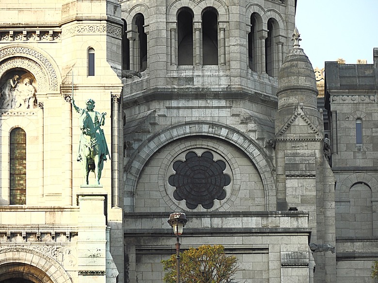 艾菲爾鐵塔(Tour Eiffel)、蒙馬特(Montmartre)、聖心堂(Basilique du Sacré-Cœur de Montmartre)，外掛拉法葉百貨 巴黎奧斯曼旗艦店(Galeries Lafayette Haussmann)、莎瑪麗丹百貨(La Samaritaine) — 引領流行的時尚與藝術之都 — 2023年冬季歐洲行旅 第九部