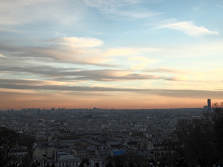 艾菲爾鐵塔(Tour Eiffel)、蒙馬特(Montmartre)、聖心堂(Basilique du Sacré-Cœur de Montmartre),外掛拉法葉百貨 巴黎奧斯曼旗艦店(Galeries Lafayette Haussmann)、莎瑪麗丹百貨(La Samaritaine) — 引領流行的時尚與藝術之都 — 2023年冬季歐洲行旅 第九部